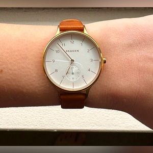 Women’s leather watch